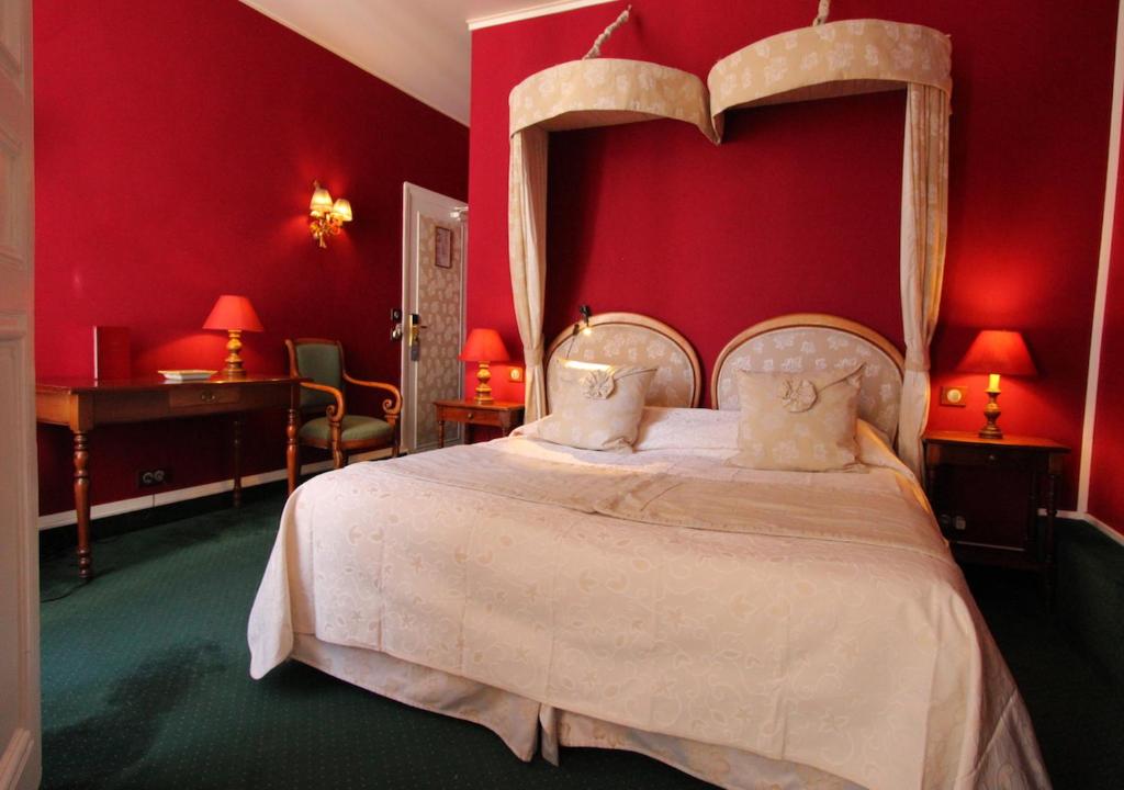 hotel de la bretonnerie hotels for gays paris master bedroom