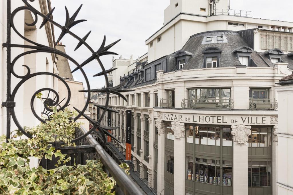 hotel duo hotels for gays paris balcony