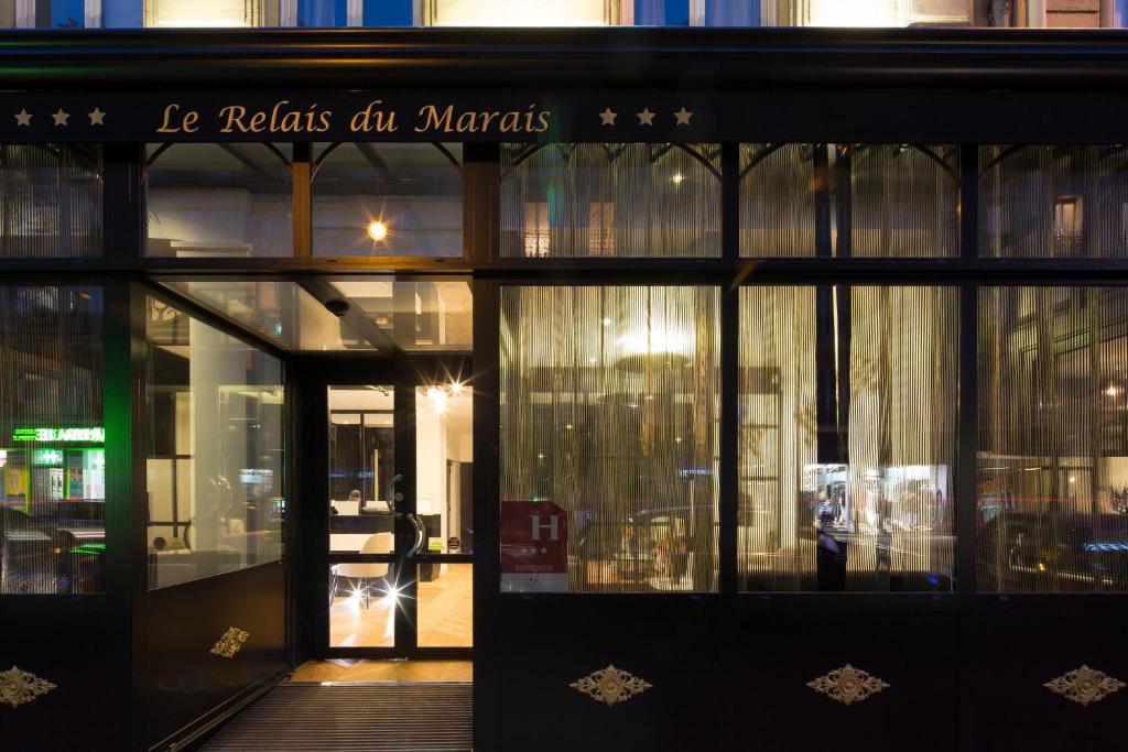 le relais du marais hotels for gays paris entrance