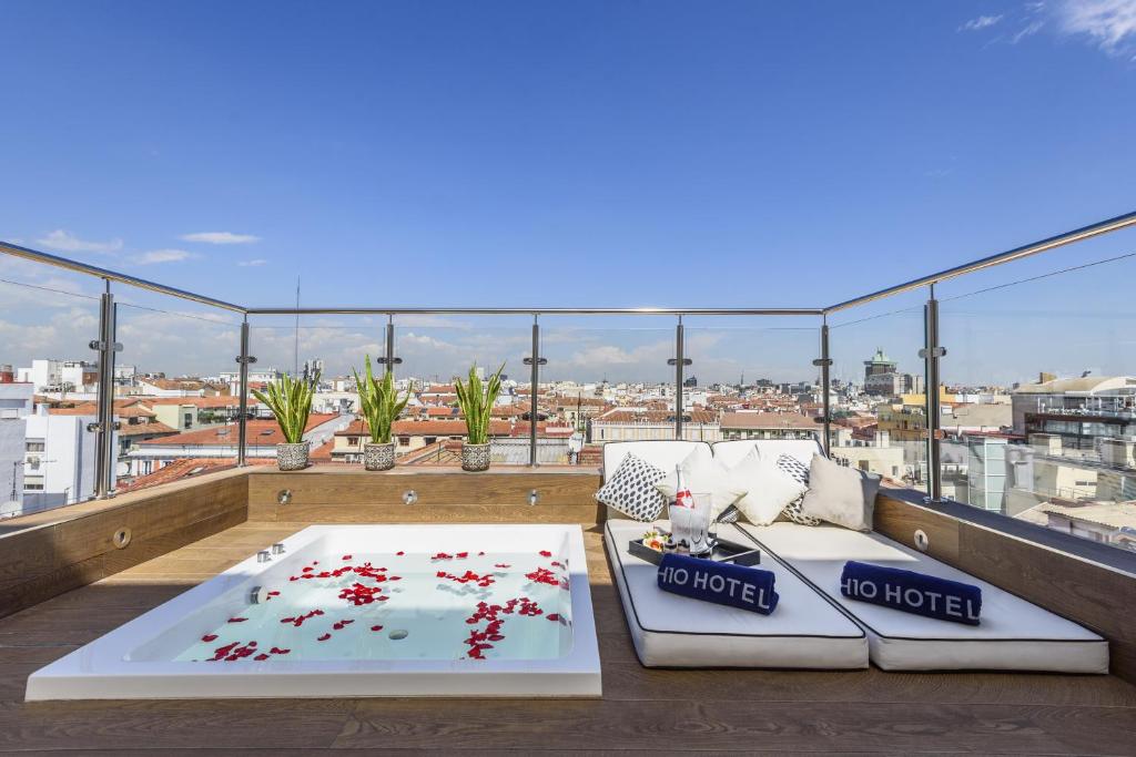 boutique hotel h10 villa de la reina madrid hotels for gays madrid roof terrace