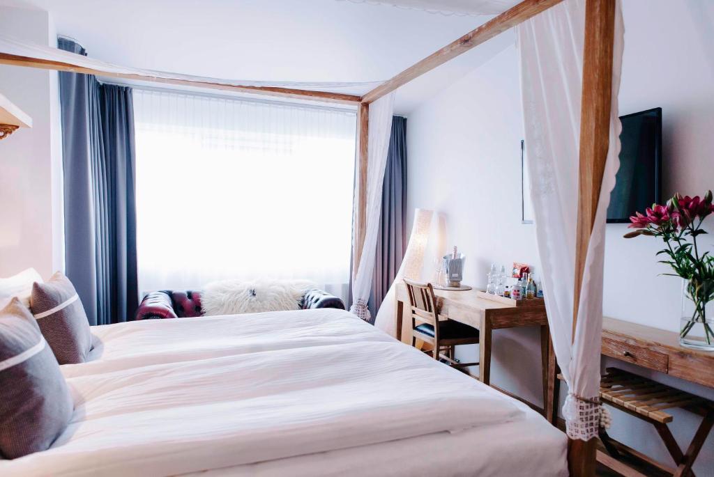 eyja guldsmeden hotel reykjavik hotels for gays reykjavik bedroom