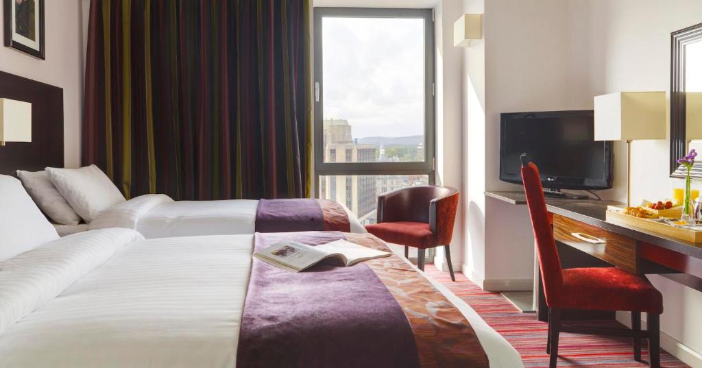 Hotels for Gays UK Cardiff Clayton Hotel Bedroom