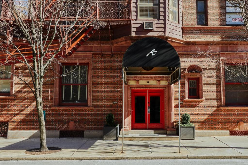 alexander inn hotels for gays philadelphia front