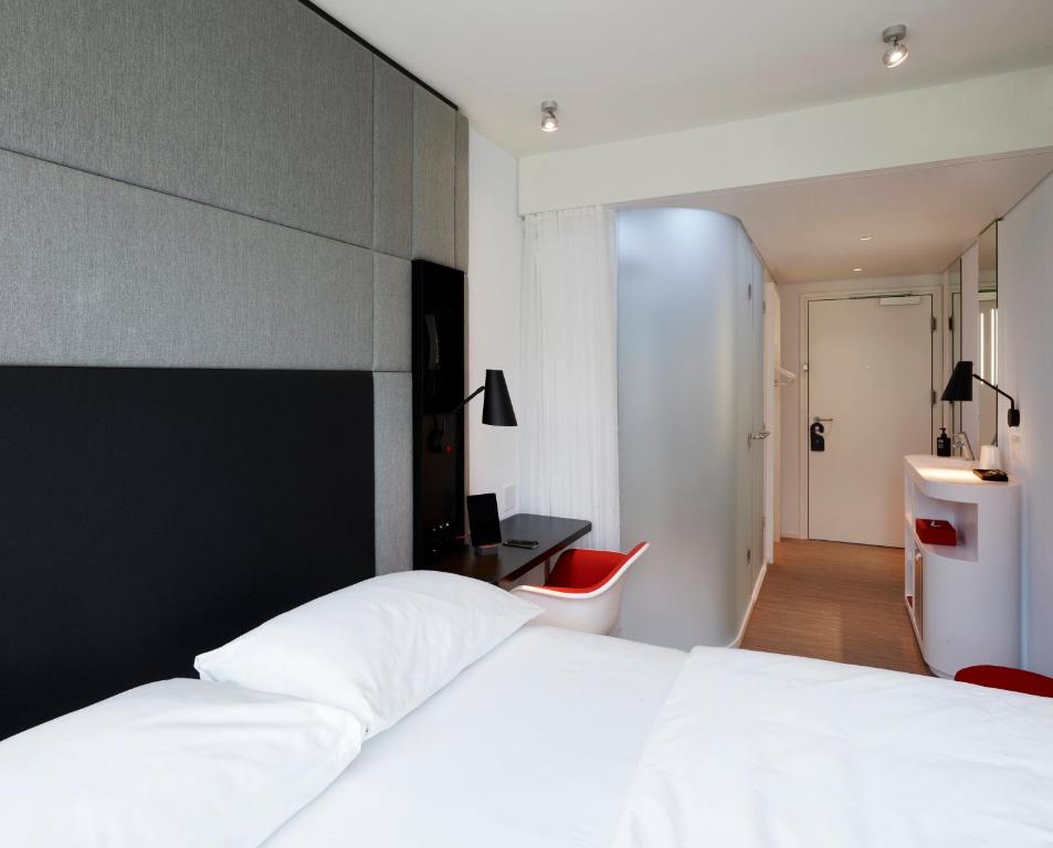 citizenm seattle south lake union hotels for gays seattle room