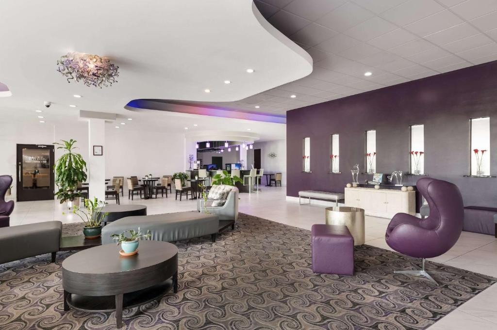 clarion inn & suites hotels for gays orlando lounge