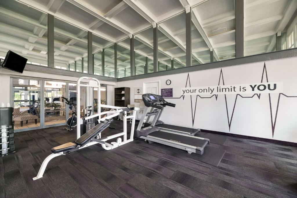 clarion inn & suites hotels for gays orlando gym