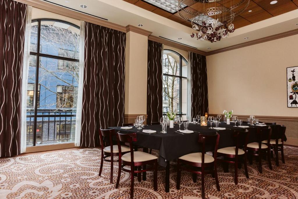 dossier hotels for gays portland dining room