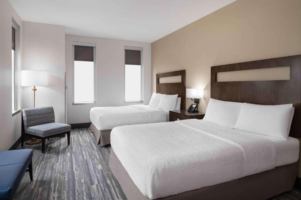 hampton inn y suites denver-downtown hotels for gays denver room