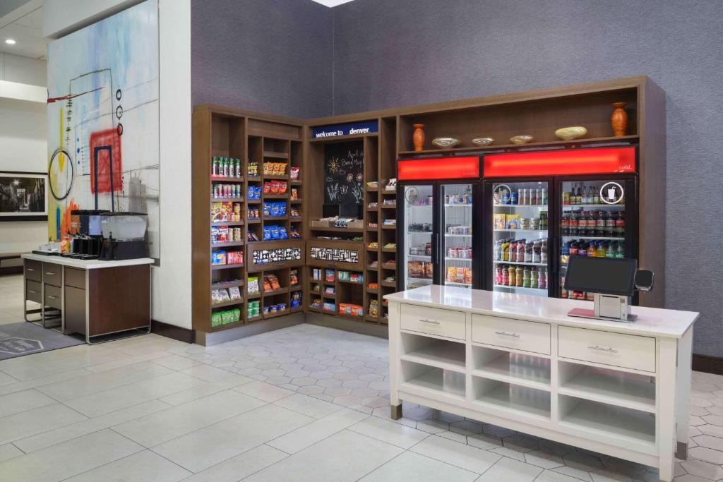 hampton inn y suites denver-downtown hotels for gays denver lounge