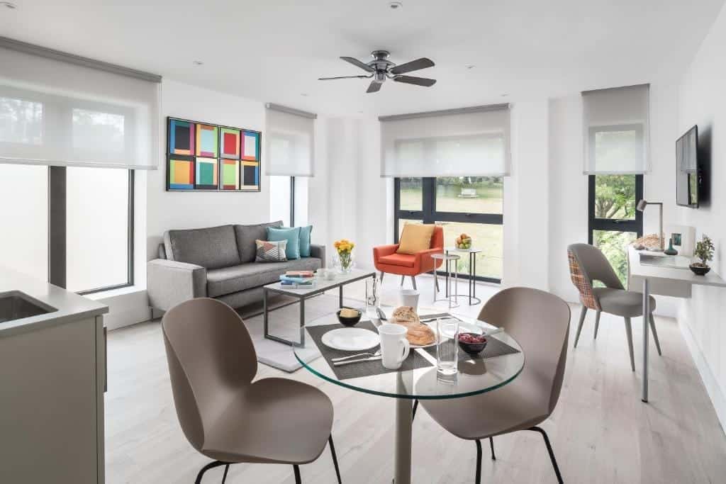 q square by supercity aparthotels hotels for gays brighton & hove living room and dining room in the room