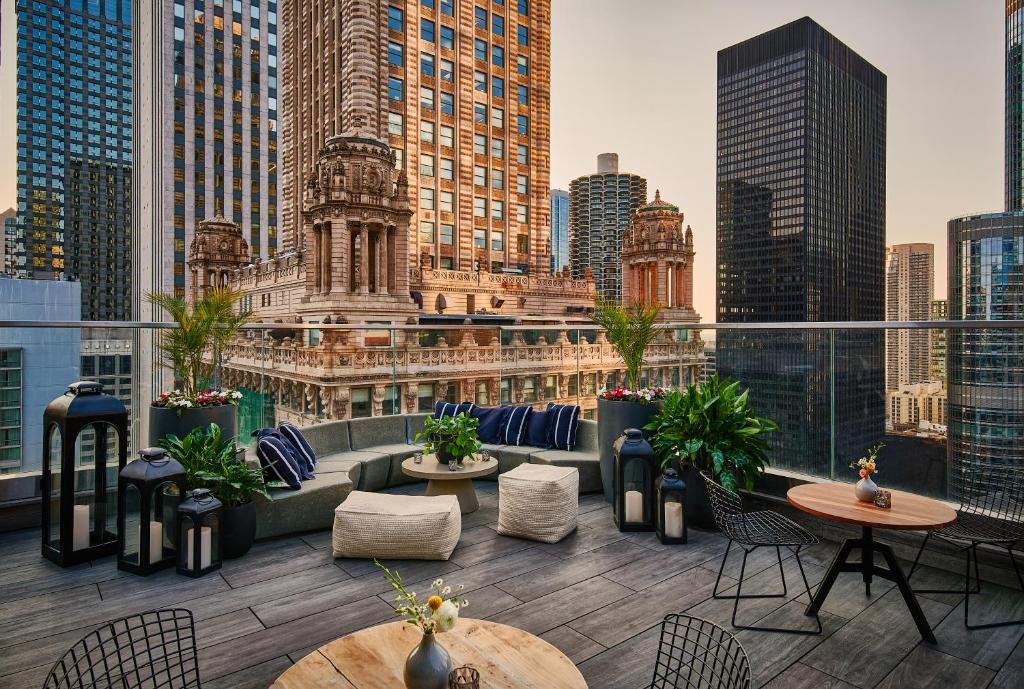 virgin hotels hotels for gays chicago rooftop barrooftop bar