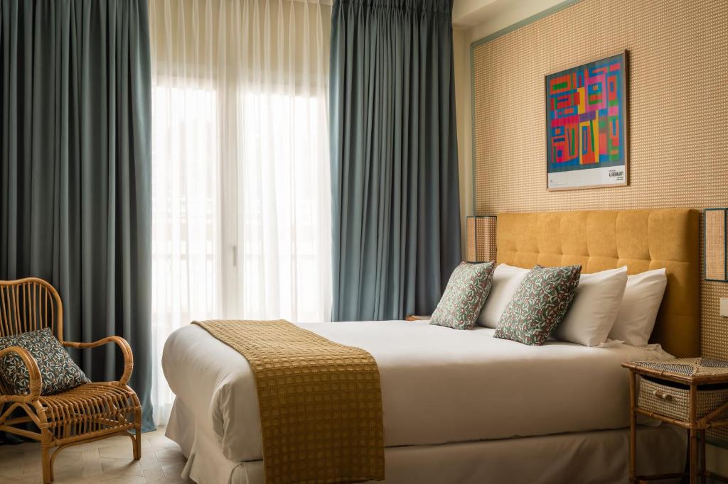 bypillow abril hotels for gays salou room