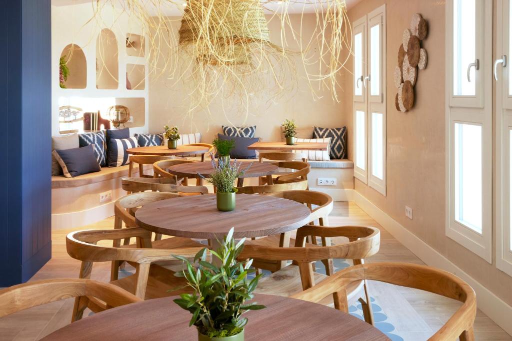catalonia mirador des port hotels for gays menorca restaurant