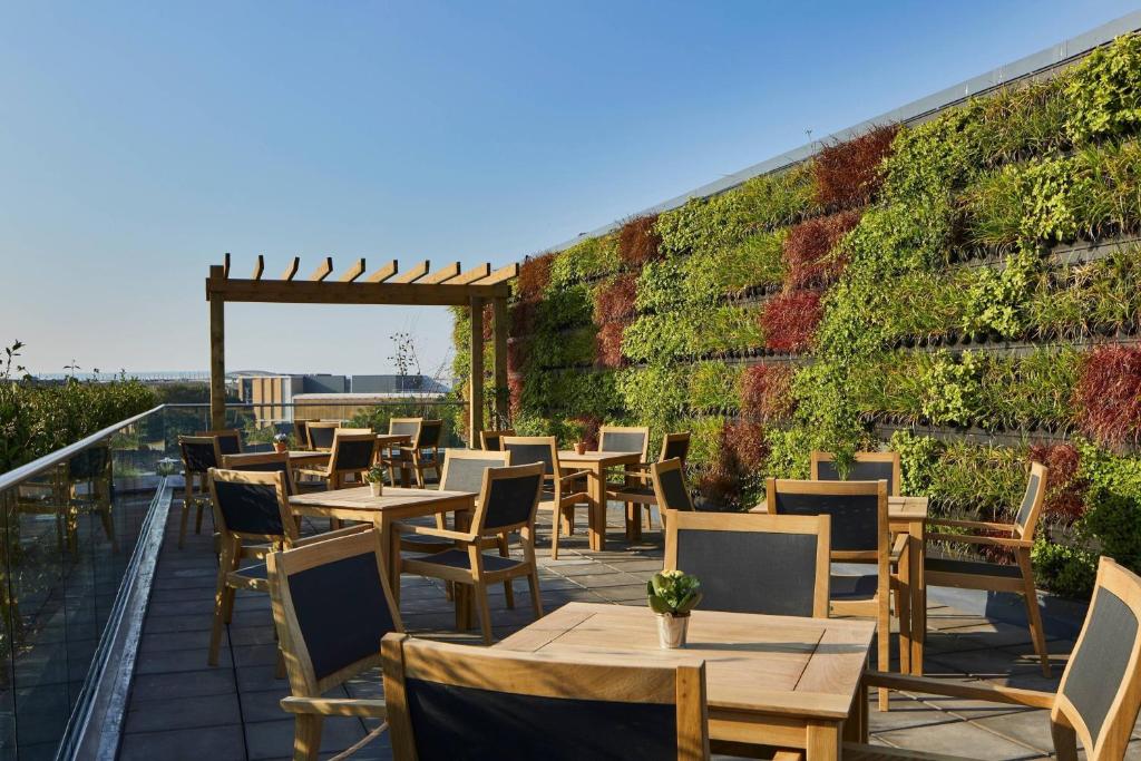 courtyard by marriott oxford city centre hotels for gays oxford terrace