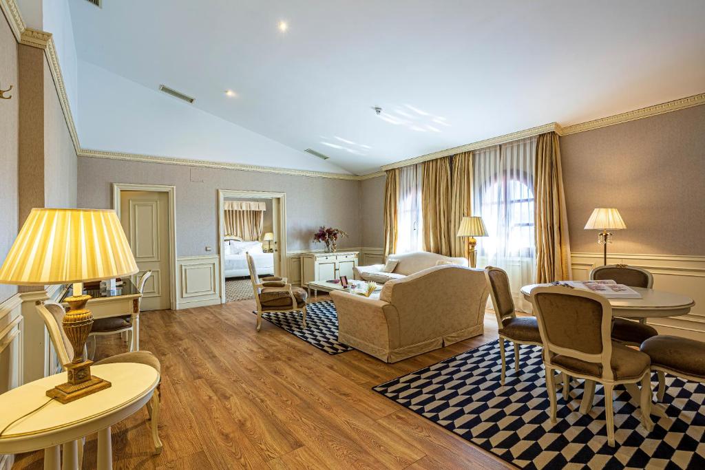 eugenia de montijo hotels for gays toledo room