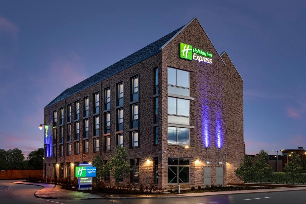 holiday inn express cambridge west hotels for gays cambridge front
