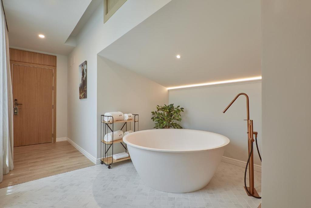icon malabar hotels for gays malaga bathtub