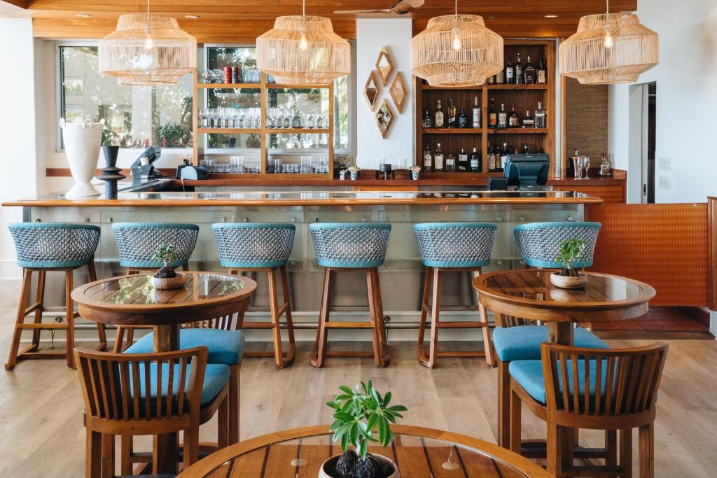 kaimana beach hotel hotels for gays hawaii bar