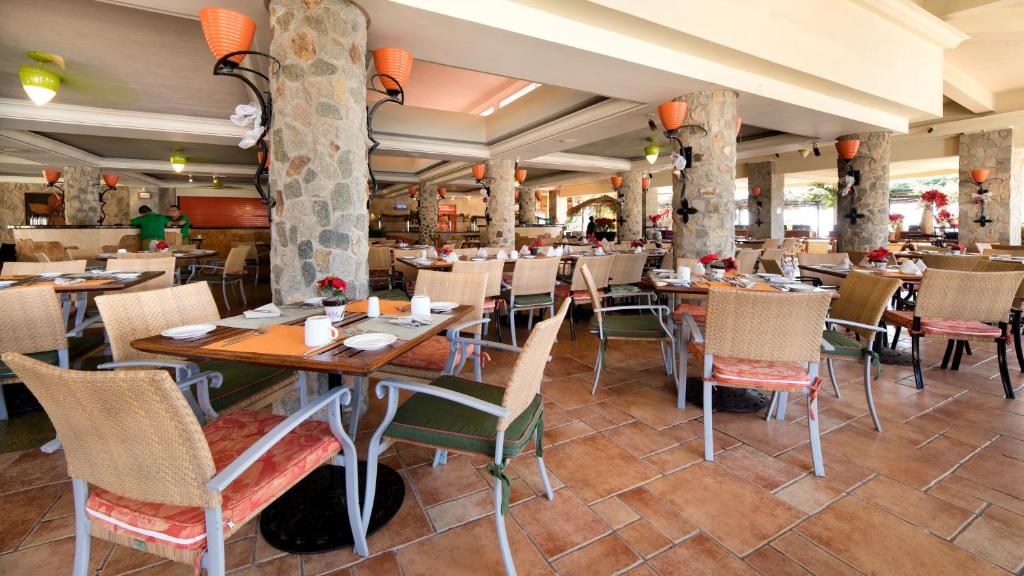pierre mundo imperial hotels for gays acapulco restaurant