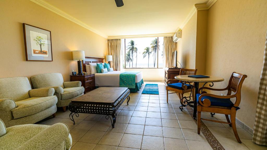 pierre mundo imperial hotels for gays acapulco room