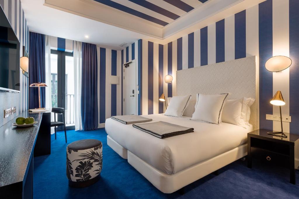 room mate valeria hotels for gays malaga room