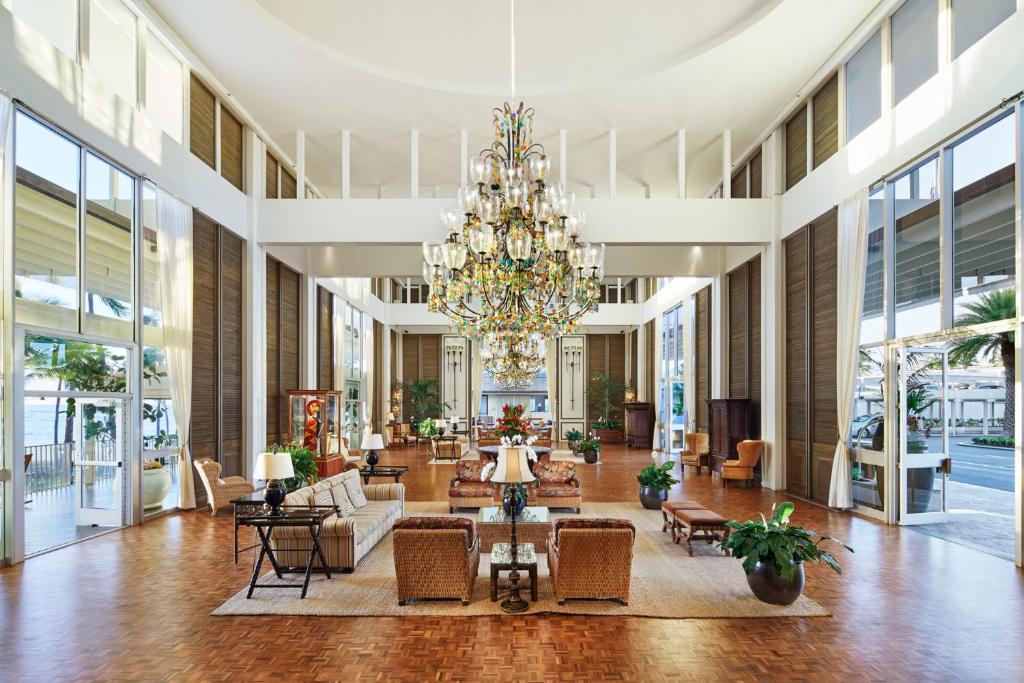 the kahala hotel and resort hotels for gays hawaii lounge