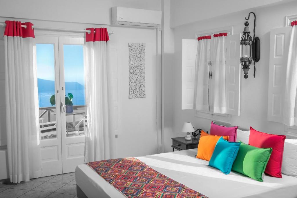 abelonas retreat hotels for gays santorini room