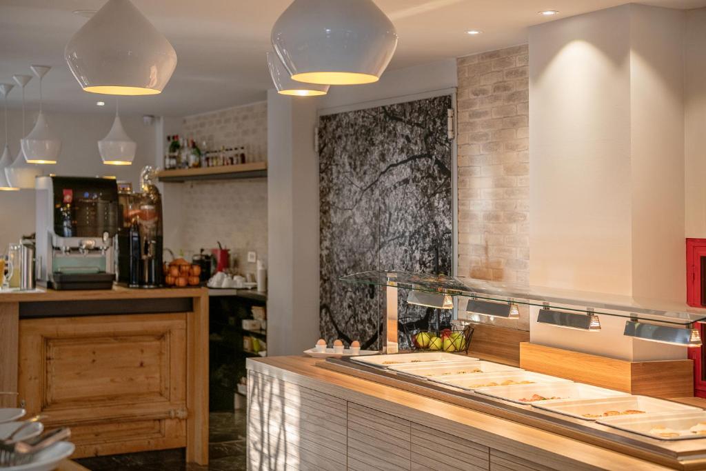 elia potie hotels for gays crete buffet