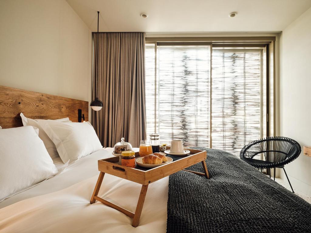 nous santorini hotels for gays santorini room