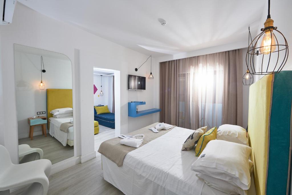 blue bottle boutique hotels for gays thessaloniki room