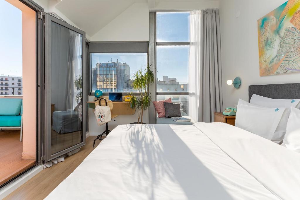 the caravan hotels for gays thessaloniki room