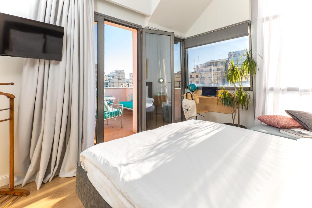 the caravan hotels for gays thessaloniki room