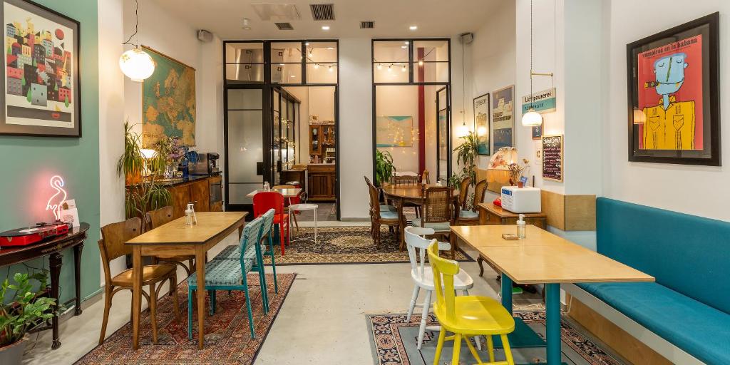 the caravan hotels for gays thessaloniki dining room