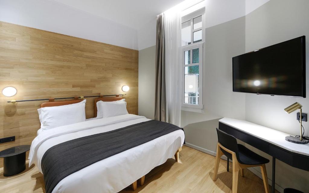 the modernist hotels for gays thessaloniki room