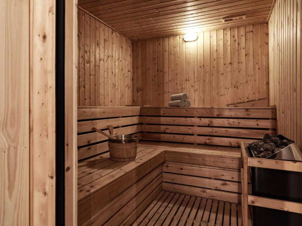 vanoro hotel hotels for gays thessaloniki sauna