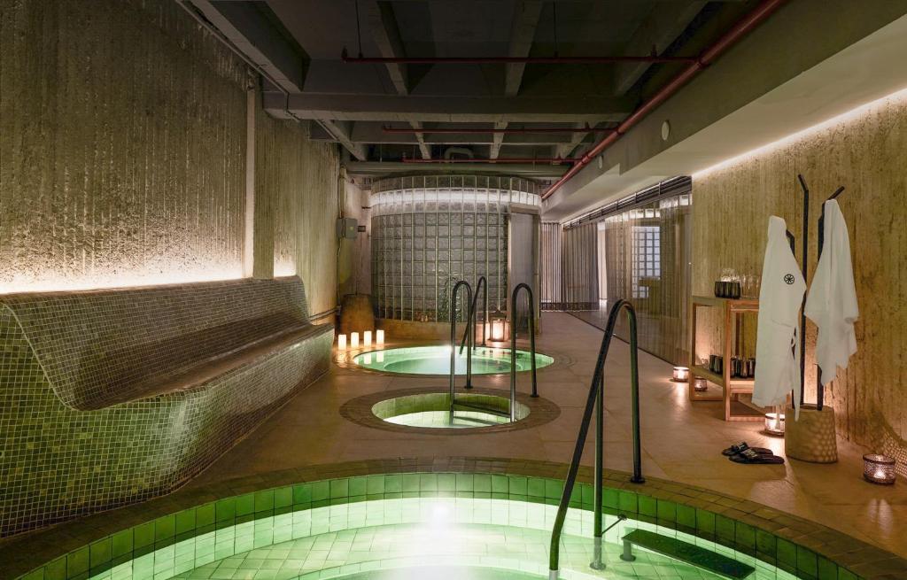 wellcomm hotels for gays medellin jacuzzi