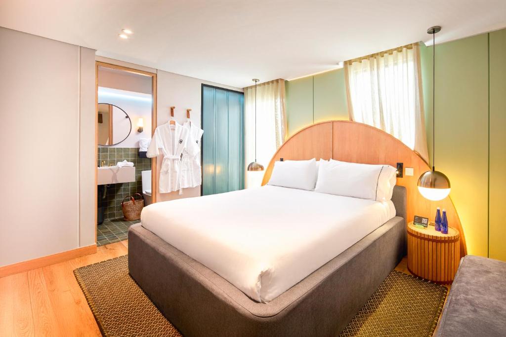 wellcomm hotels for gays medellin room