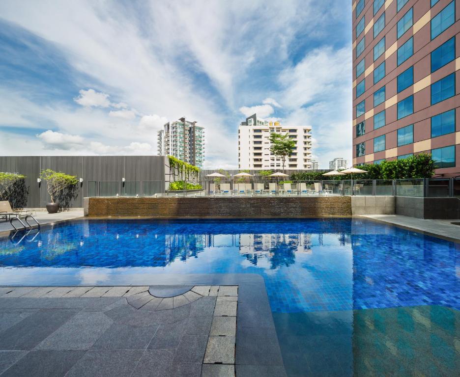 mercure singapore roxy hotels for gays singapore swimming pool