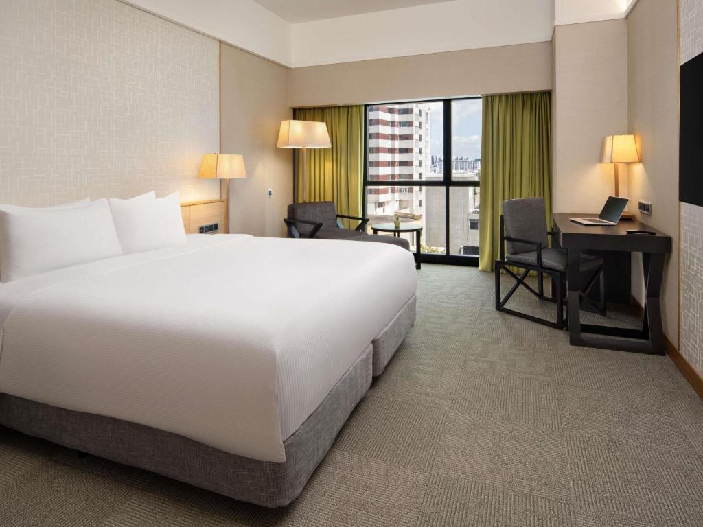 mercure singapore roxy hotels for gays singapore room